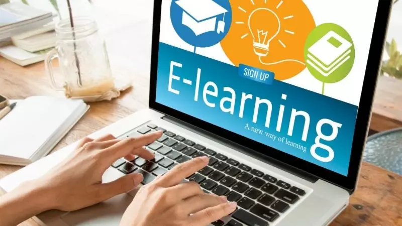 What challenges do students face in E-learning?